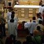 Wielki Piątek - Liturgia Męki Pańskiej - Adoracja Krzyża